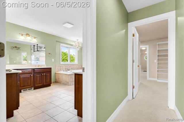 2424 Pebble Beach Drive, Oakland, MI 48363