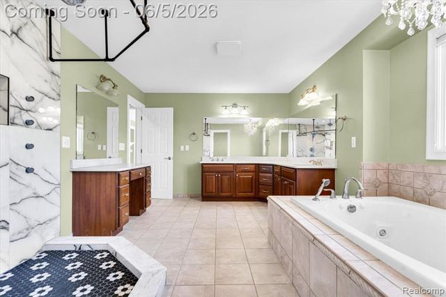 2424 Pebble Beach Drive, Oakland, MI 48363