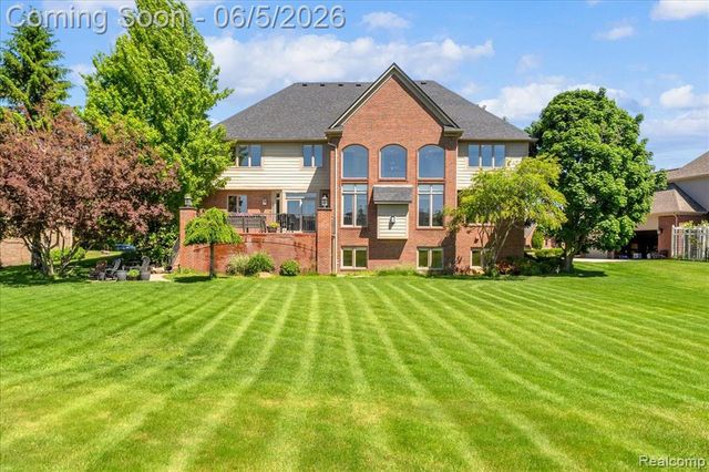 2424 Pebble Beach Drive, Oakland, MI 48363