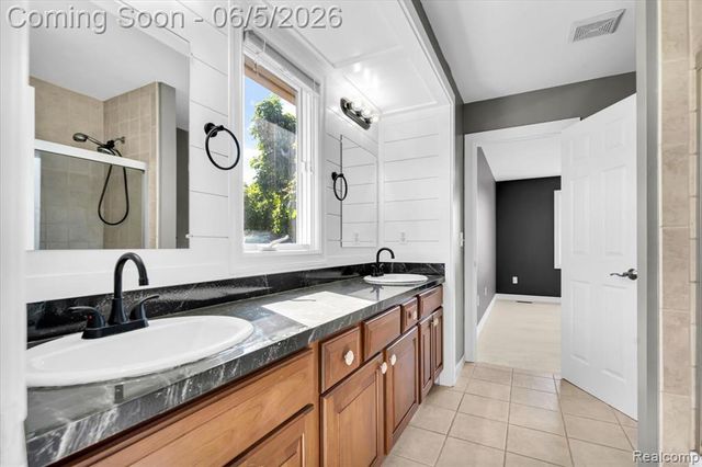 2424 Pebble Beach Drive, Oakland, MI 48363