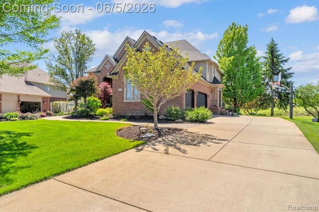 2424 Pebble Beach Drive, Oakland, MI 48363