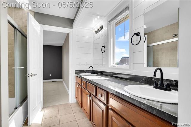 2424 Pebble Beach Drive, Oakland, MI 48363