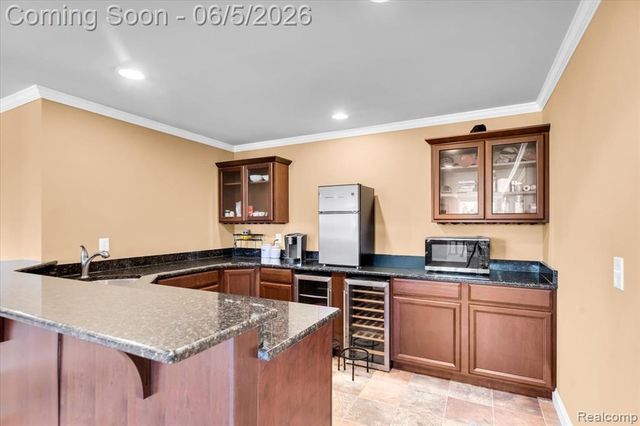 2424 Pebble Beach Drive, Oakland, MI 48363