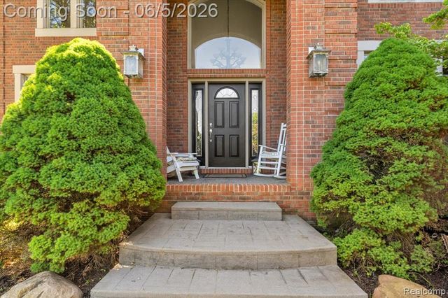 2424 Pebble Beach Drive, Oakland, MI 48363
