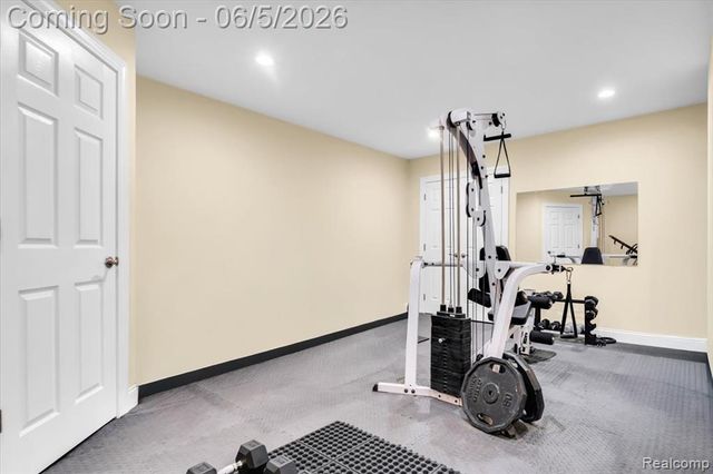 2424 Pebble Beach Drive, Oakland, MI 48363