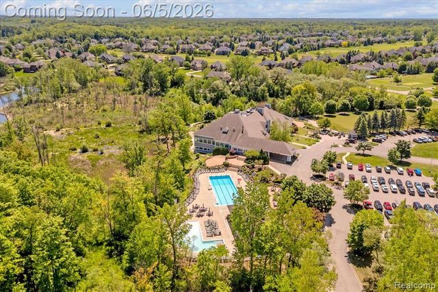 2424 Pebble Beach Drive, Oakland, MI 48363
