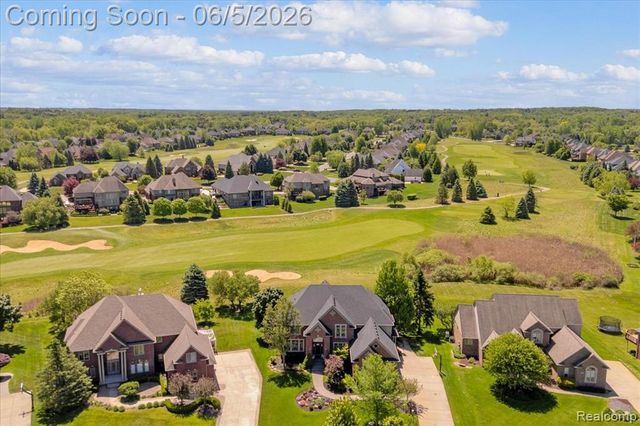 2424 Pebble Beach Drive, Oakland, MI 48363