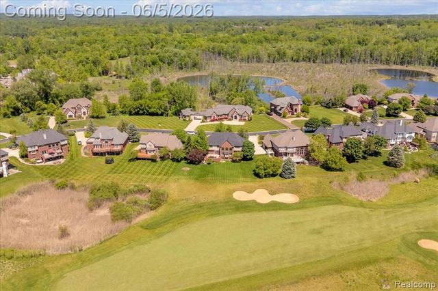 2424 Pebble Beach Drive, Oakland, MI 48363