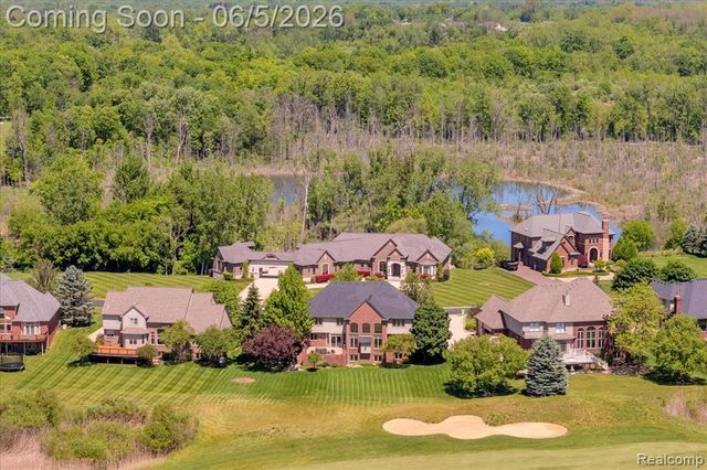 2424 Pebble Beach Drive, Oakland, MI 48363