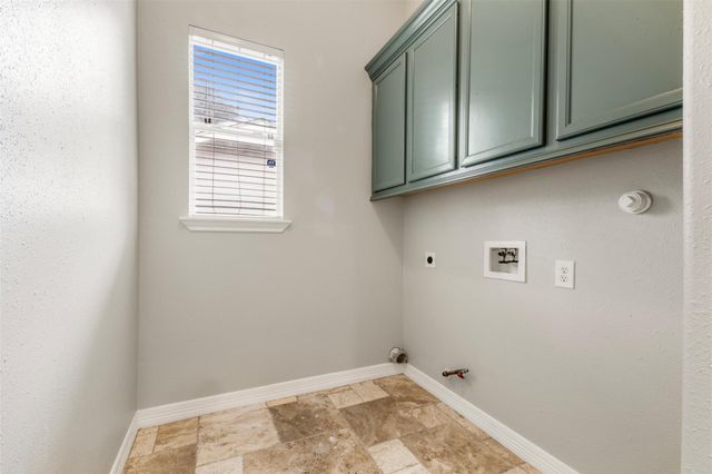 702 Clayton Street, Tomball, TX 77375