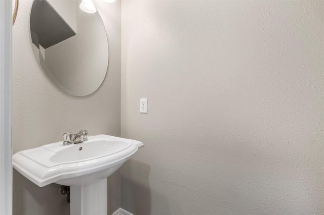 702 Clayton Street, Tomball, TX 77375