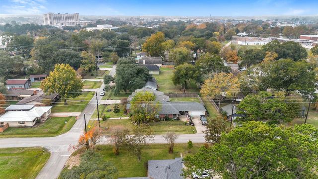 702 Clayton Street, Tomball, TX 77375