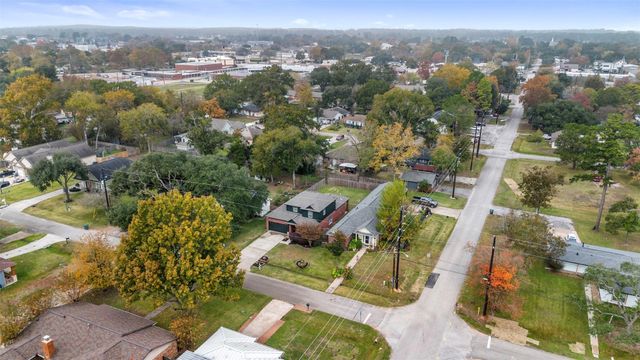 702 Clayton Street, Tomball, TX 77375