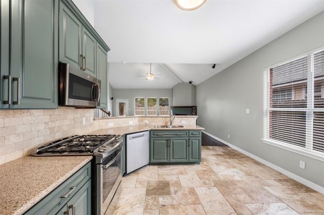 702 Clayton Street, Tomball, TX 77375