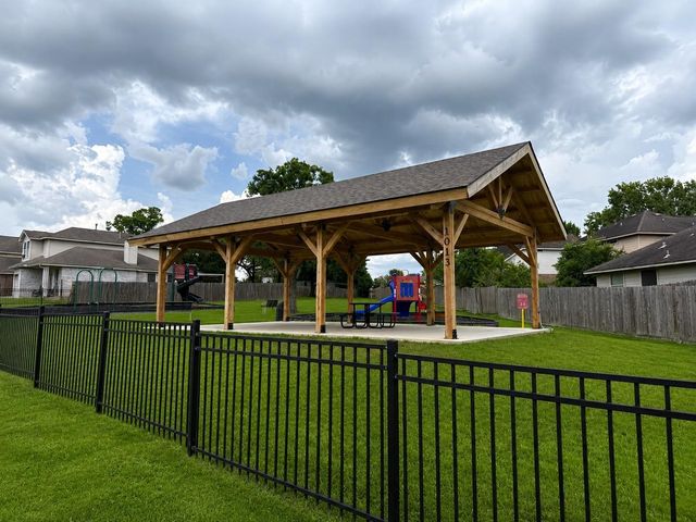 980 Oak Falls Drive, Conroe, TX 77378