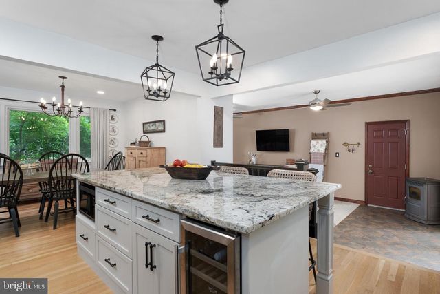 19 VAN SAUN DR, Ewing, NJ 08628