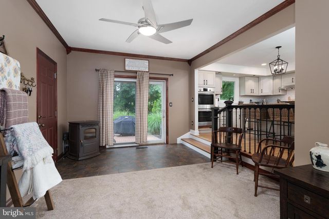 19 VAN SAUN DR, Ewing, NJ 08628