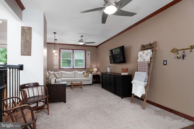 19 VAN SAUN DR, Ewing, NJ 08628