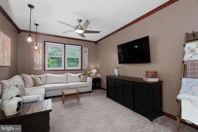 19 VAN SAUN DR, Ewing, NJ 08628