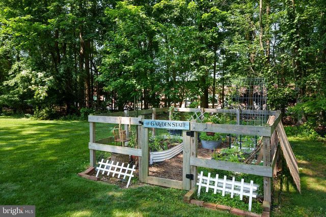 19 VAN SAUN DR, Ewing, NJ 08628