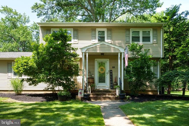 19 VAN SAUN DR, Ewing, NJ 08628