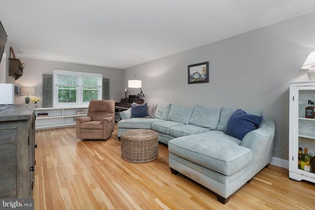 19 VAN SAUN DR, Ewing, NJ 08628