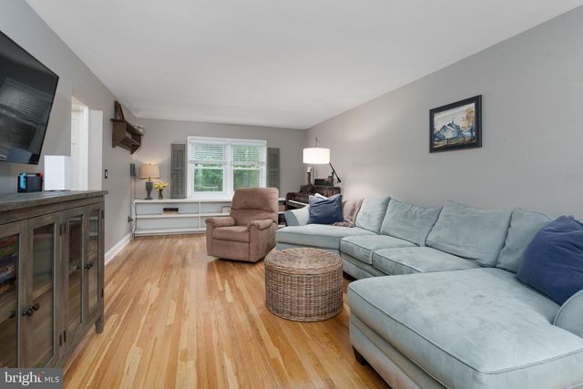 19 VAN SAUN DR, Ewing, NJ 08628