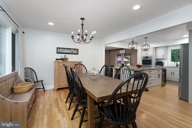 19 VAN SAUN DR, Ewing, NJ 08628