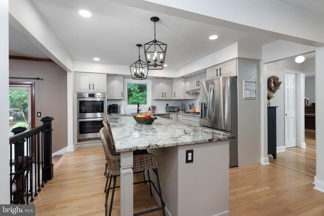 19 VAN SAUN DR, Ewing, NJ 08628