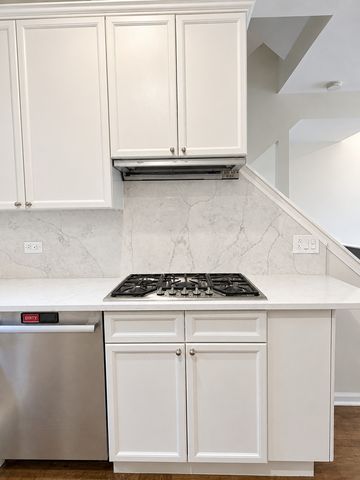 1351 W ALTGELD Street 1J, Chicago, IL 60614