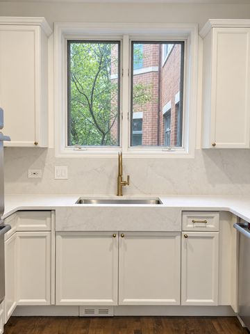 1351 W ALTGELD Street 1J, Chicago, IL 60614