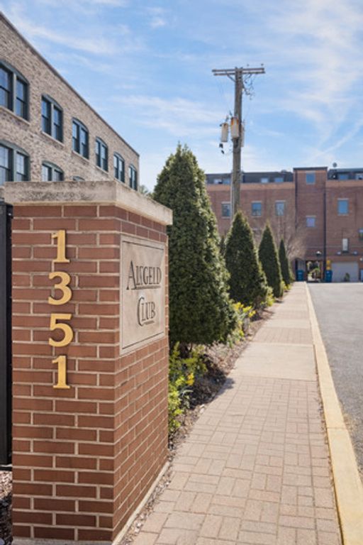 1351 W ALTGELD Street 1J, Chicago, IL 60614