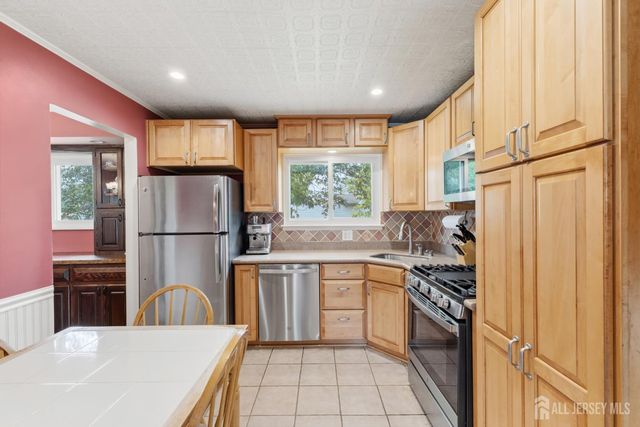 66 Creighton Circle, Old Bridge, NJ 08857