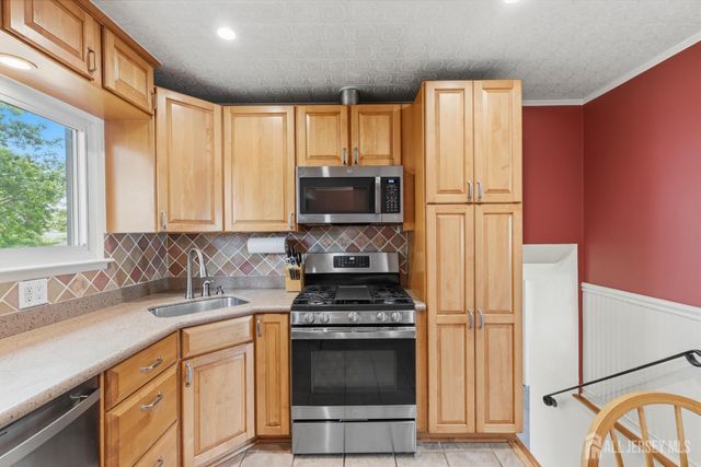 66 Creighton Circle, Old Bridge, NJ 08857