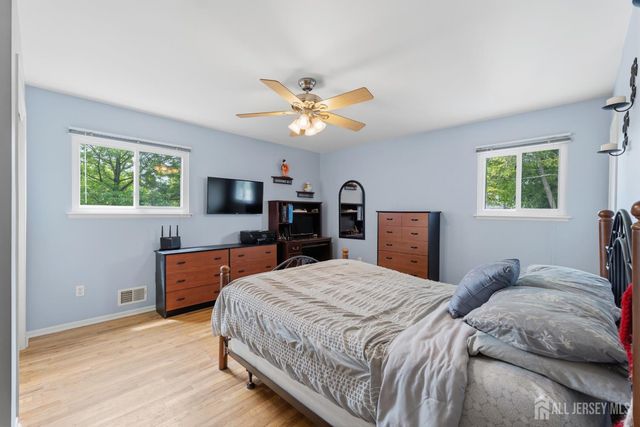 66 Creighton Circle, Old Bridge, NJ 08857