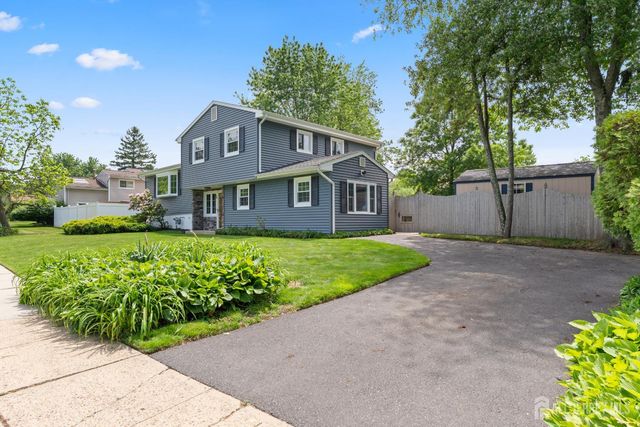66 Creighton Circle, Old Bridge, NJ 08857