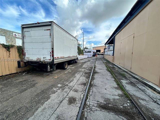 2720 W 3rd Ct, Hialeah, FL 33010