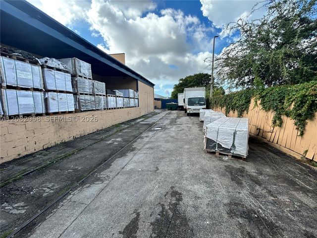 2720 W 3rd Ct, Hialeah, FL 33010