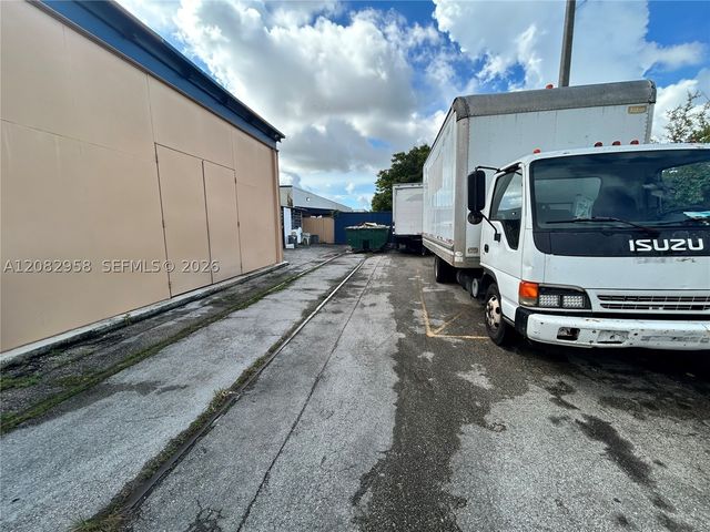 2720 W 3rd Ct, Hialeah, FL 33010