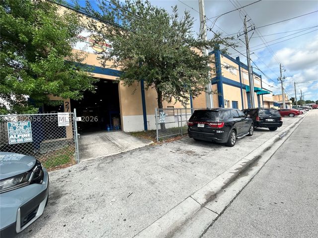 2720 W 3rd Ct, Hialeah, FL 33010