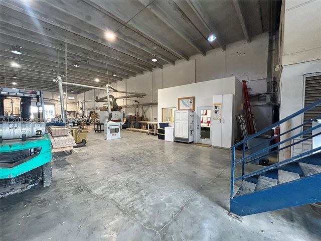 2720 W 3rd Ct, Hialeah, FL 33010
