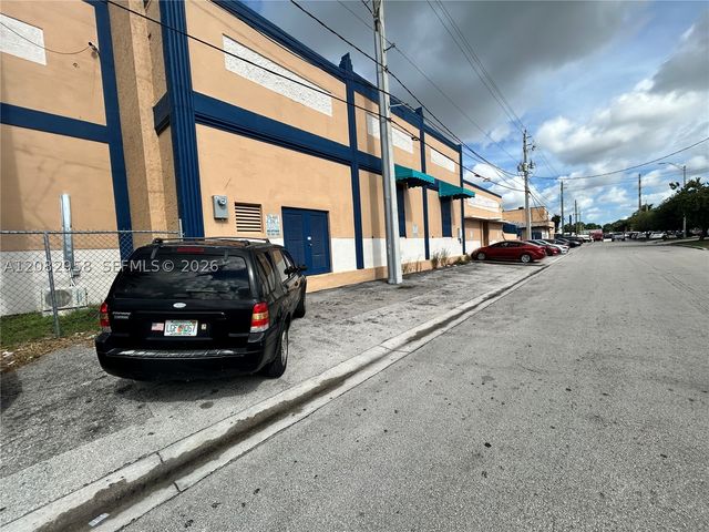 2720 W 3rd Ct, Hialeah, FL 33010