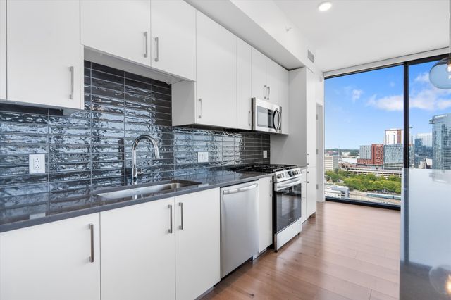 1212 Demonbreun St Apt 1715, Nashville, TN 37203