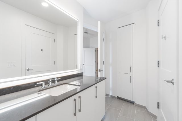 1212 Demonbreun St Apt 1715, Nashville, TN 37203