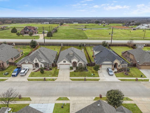 1020 Broken Wheel Trail, Aubrey, TX 76227