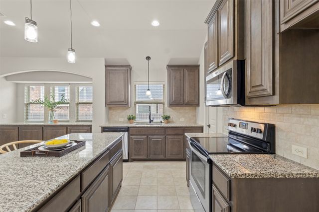 1020 Broken Wheel Trail, Aubrey, TX 76227