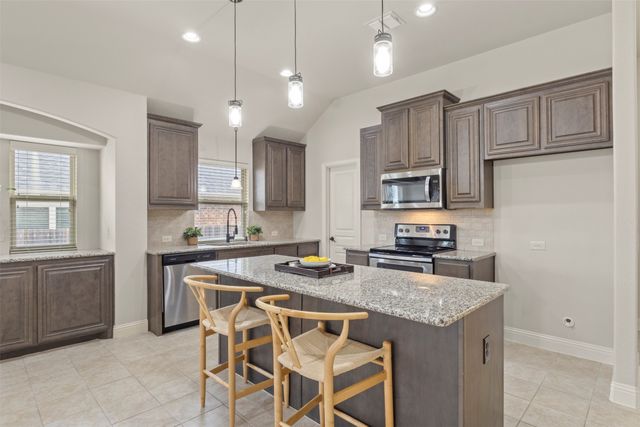 1020 Broken Wheel Trail, Aubrey, TX 76227