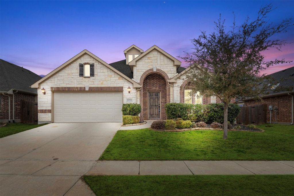 1020 Broken Wheel Trail, Aubrey, TX 76227