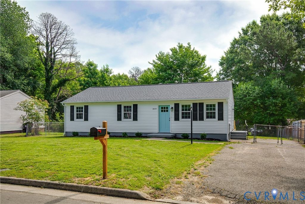 2005 Old Iron Rd, Hopewell, VA 23860