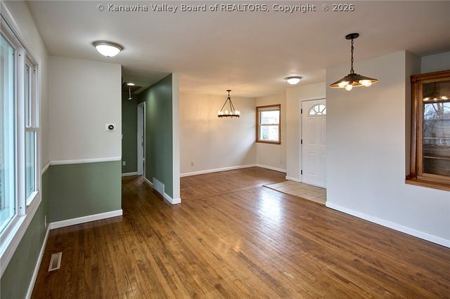 800 Scenic Drive, Charleston, WV 25311